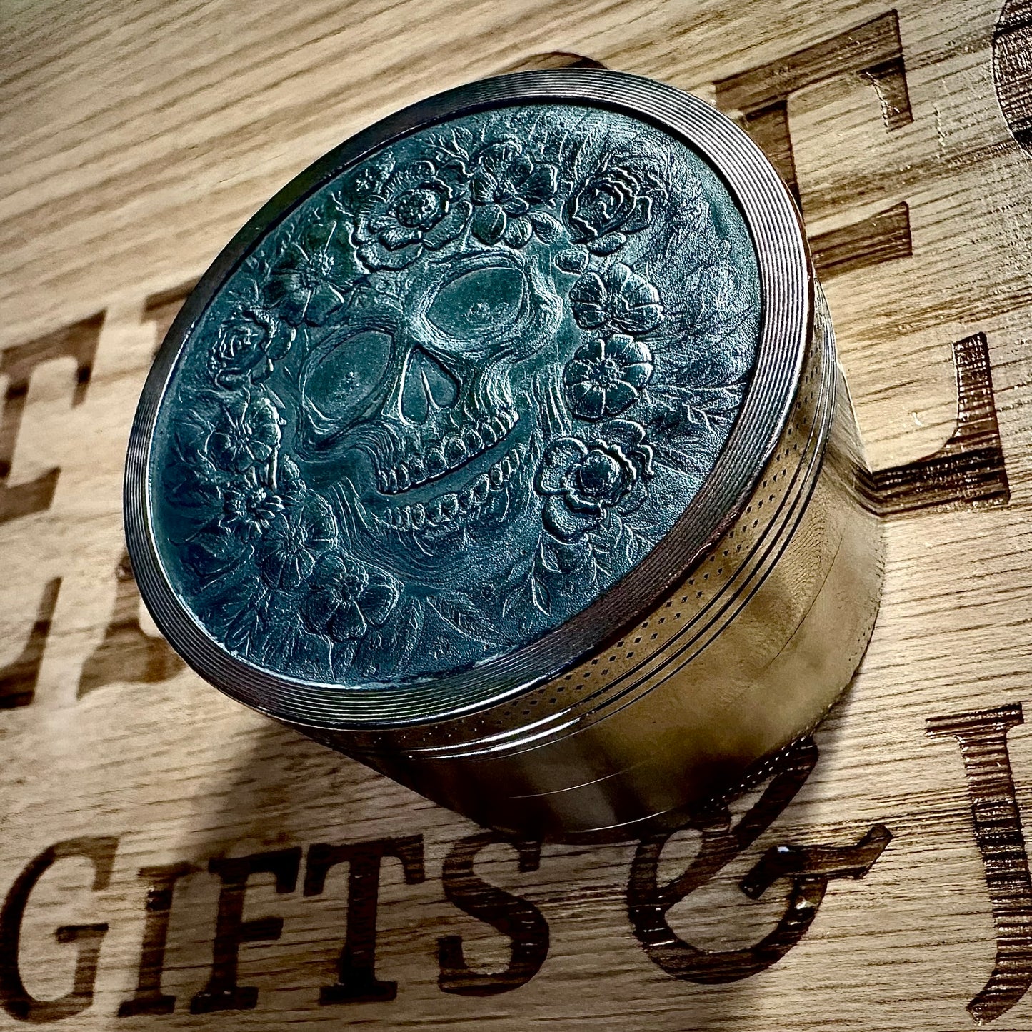 Skull & Roses Engraved Aluminum Grinder