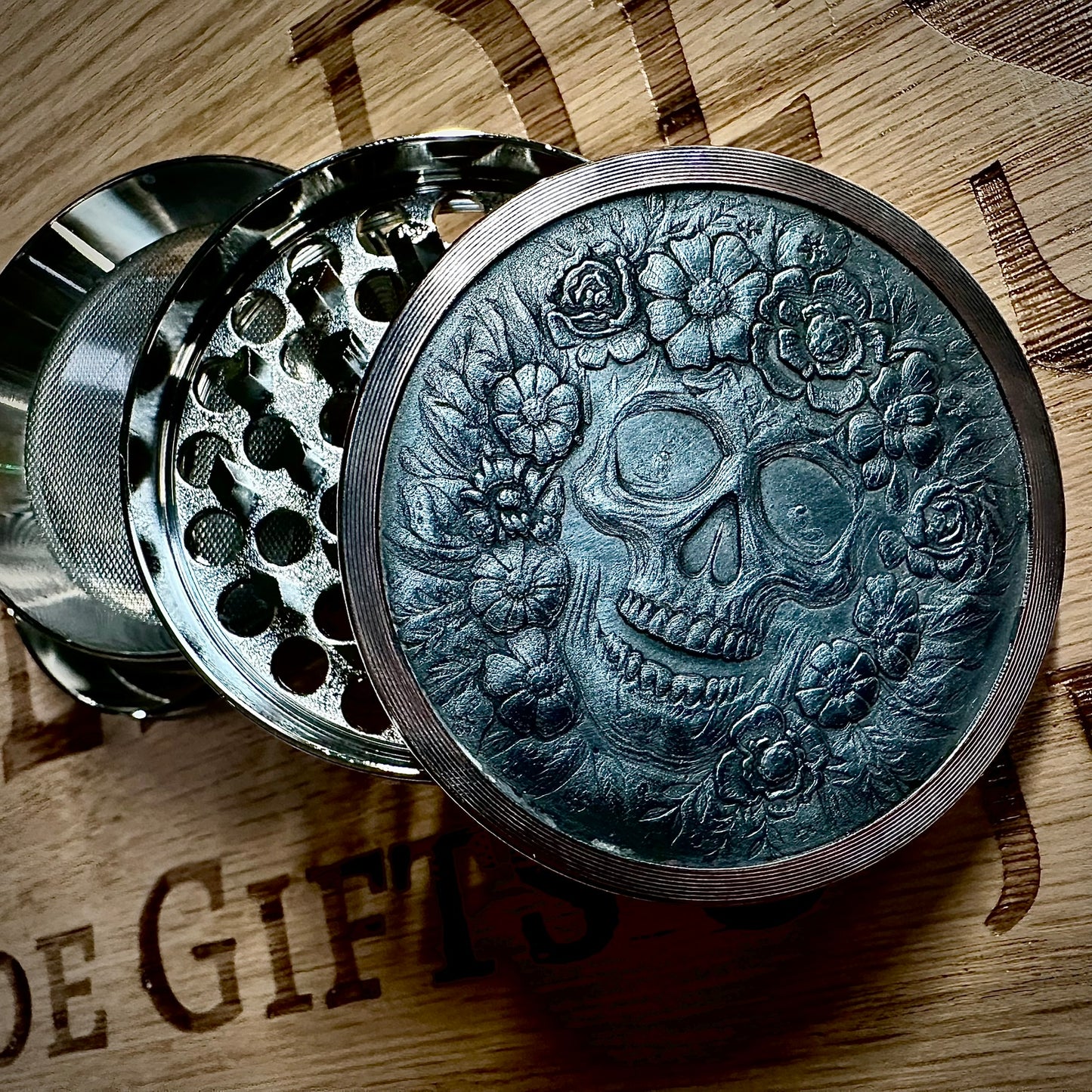 Skull & Roses Engraved Aluminum Grinder